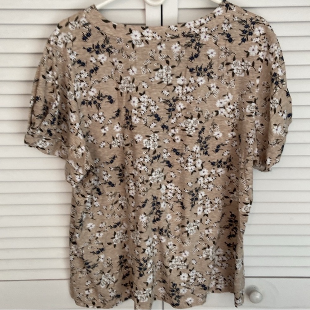 Liz Claiborne tan floral V-Neck Short Sleeve Top XXL - Picture 4 of 5
